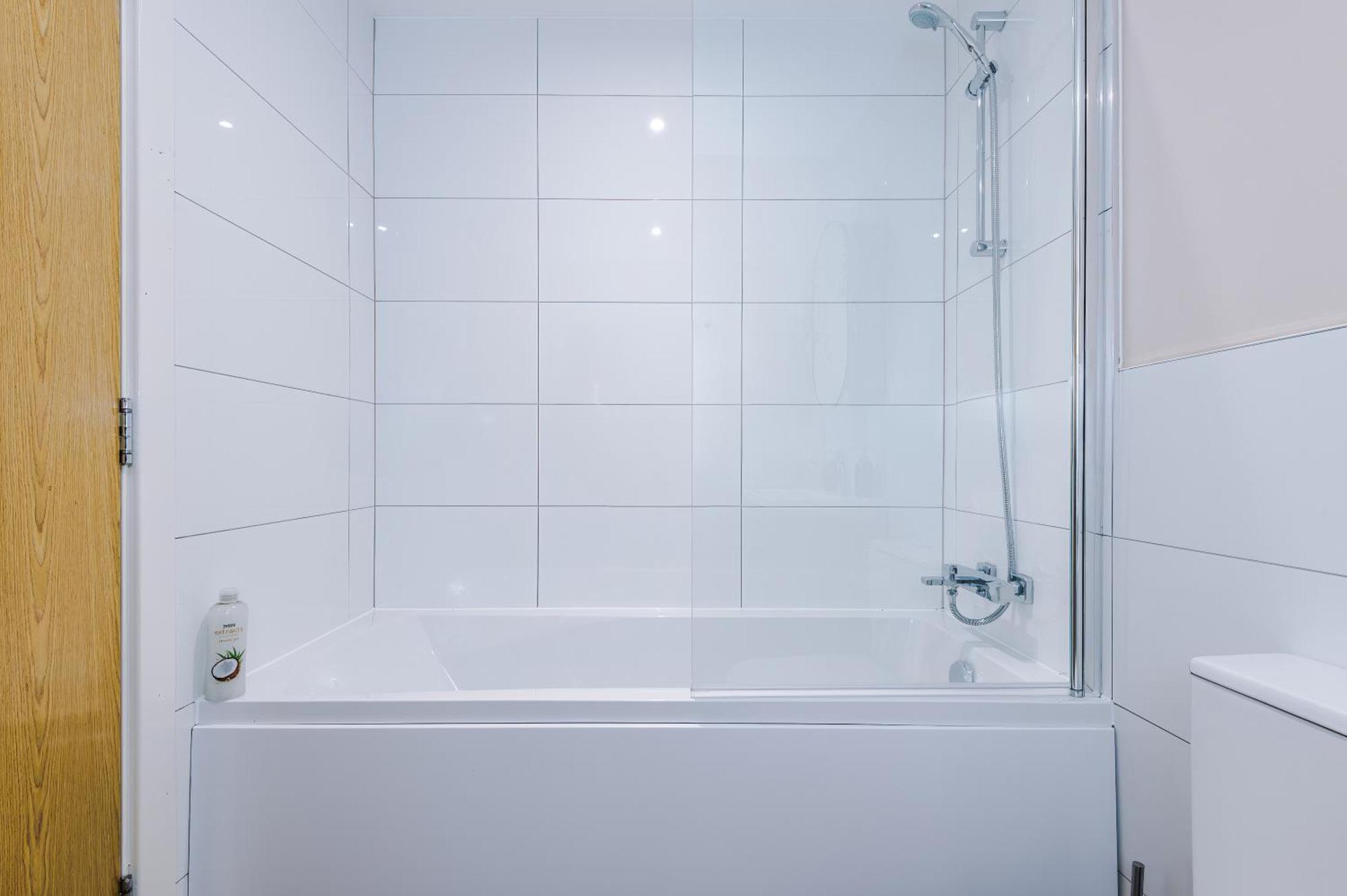 Deluxe New Build 2 Bedroom 2 Bathroom Apartment - Free Secure Parking Manchester Zewnętrze zdjęcie